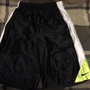 Nike Athletic Shorts Black/White